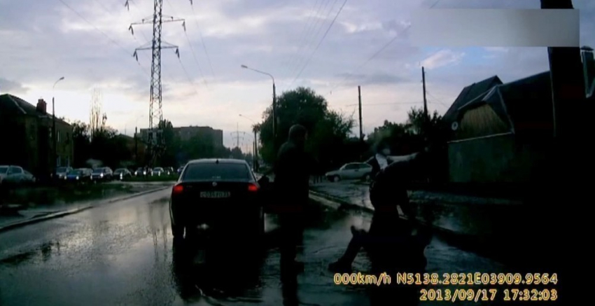 В Воронеже полицейские поймали мужчин, избивших прохожего на улице Матросова