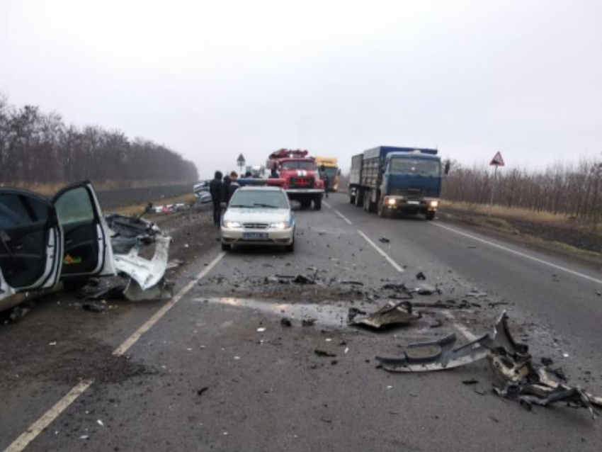 Один погиб и трое пострадали в лобовом ДТП под Воронежем 