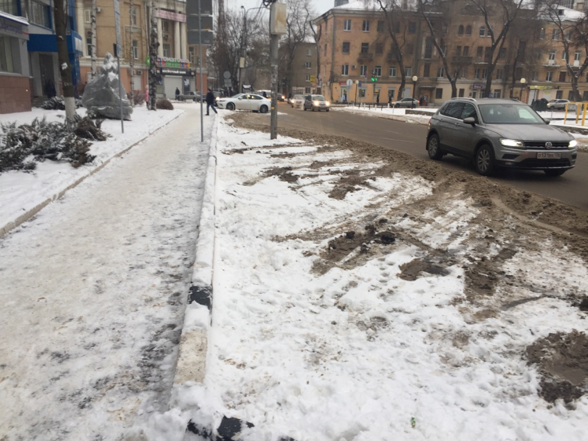 Платные парковки превратились в уродливое месиво в Воронеже 