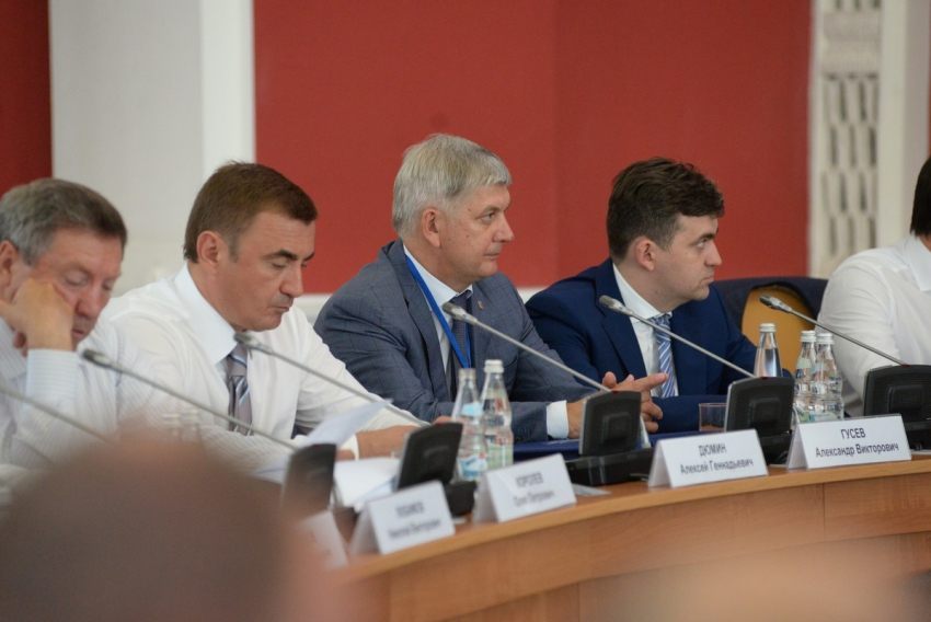Александр Гусев рассказал, как в Воронеже решили проблему мигрантов