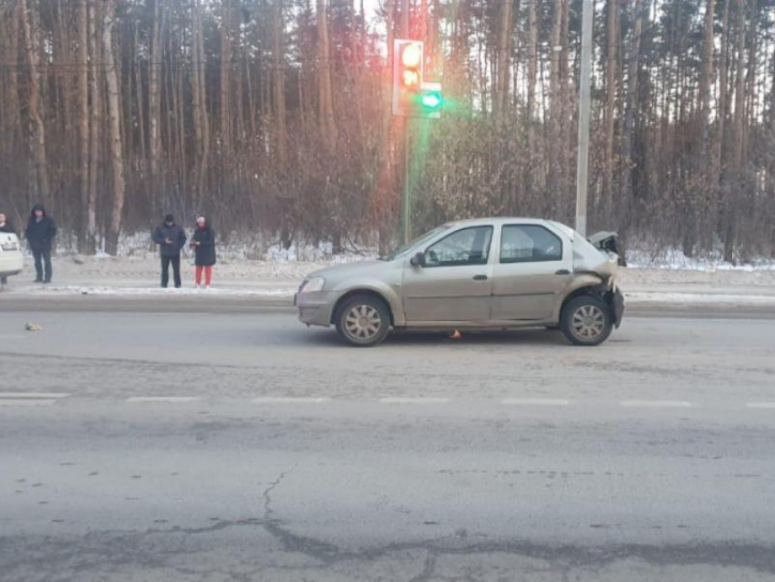 Два человека пострадали в ДТП с Jeep в Воронеже 