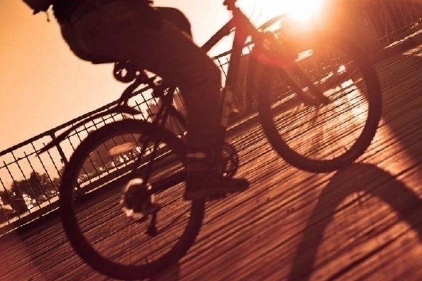 В Воронежской области в День знаний иномарка сбила школьника-велосипедиста 