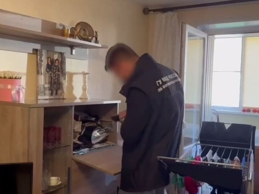 Обыск у налоговиков попал на видео в Воронеже