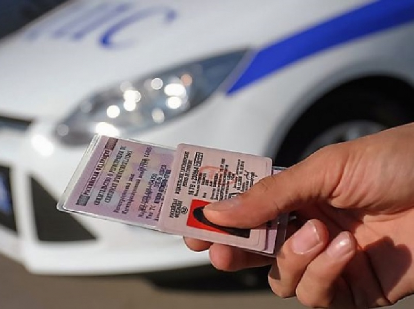 Воронежская прокуратура потребовала лишить водительских прав алкоголиков и наркоманов