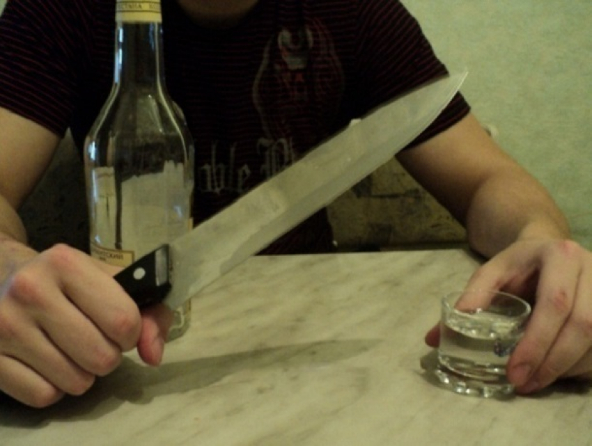 Пьяный мужчина зарезал 18-летнего пасынка в Воронежской области