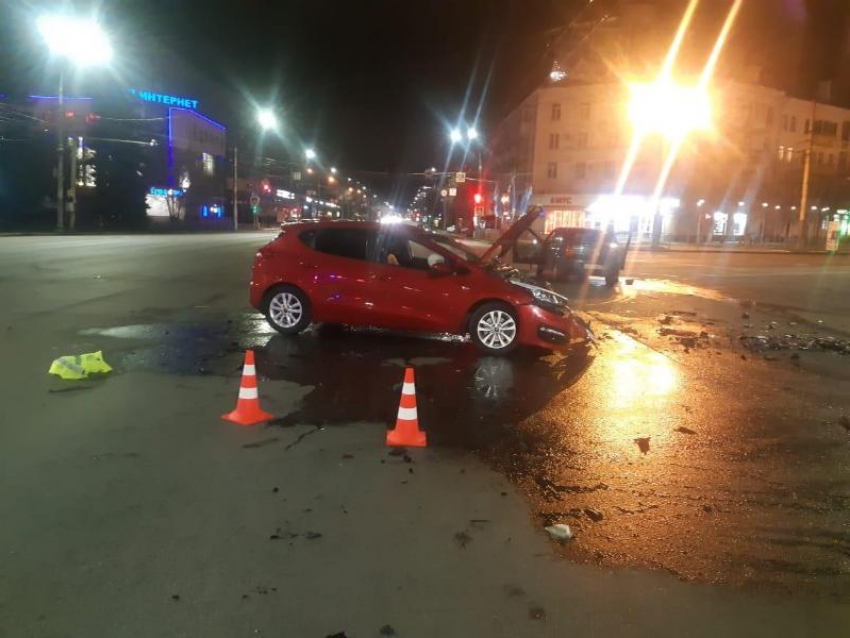 Четыре человека пострадали в ДТП в центре Воронежа 