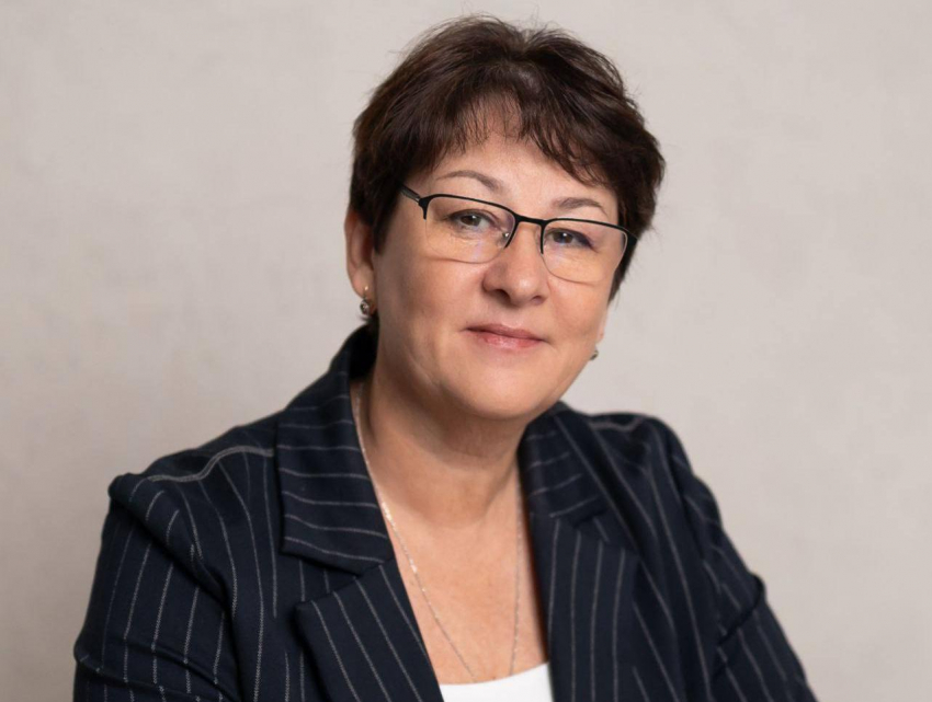 Губернатор Александр Гусев поздравил с юбилеем директора воронежских МФЦ Майю Богдалову