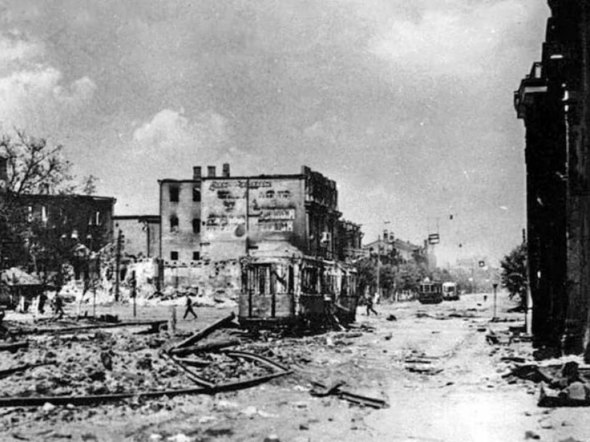 Разрушенный войной проспект Революции сравнили с современным Воронежем