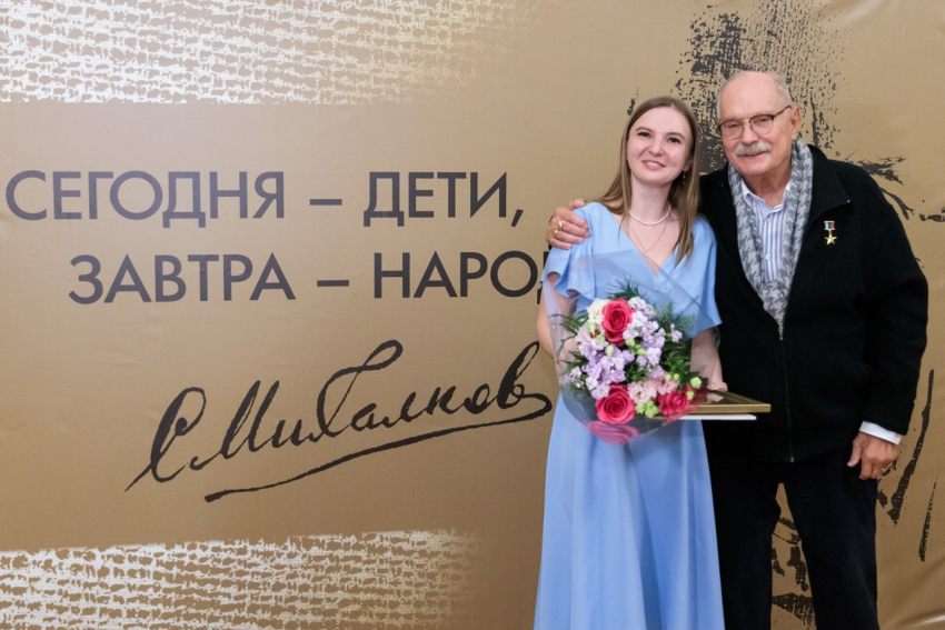 Казачья песня от Михалкова и магия Костенок: воронежская писательница прославилась на всю Россию