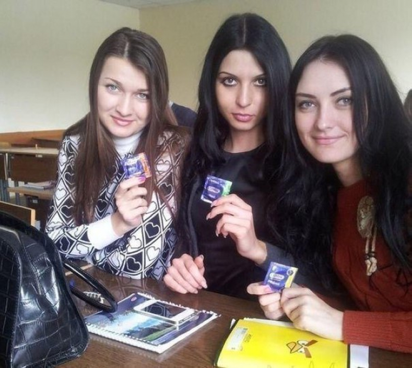 Секс русских студенток в деревне - 3000 бесплатных видео