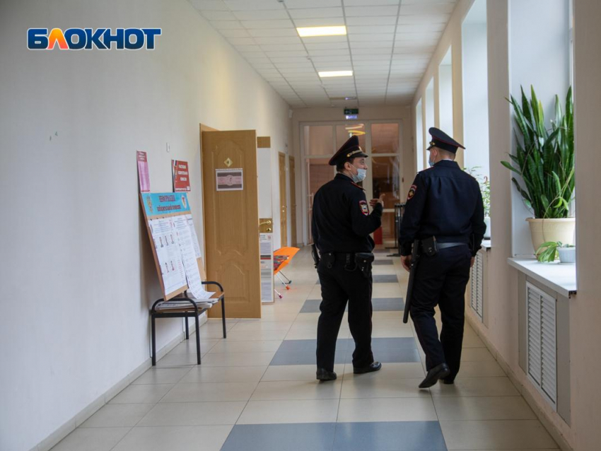 Вброс двух бюллетеней на выборах пресекли полицейские в Воронежской области