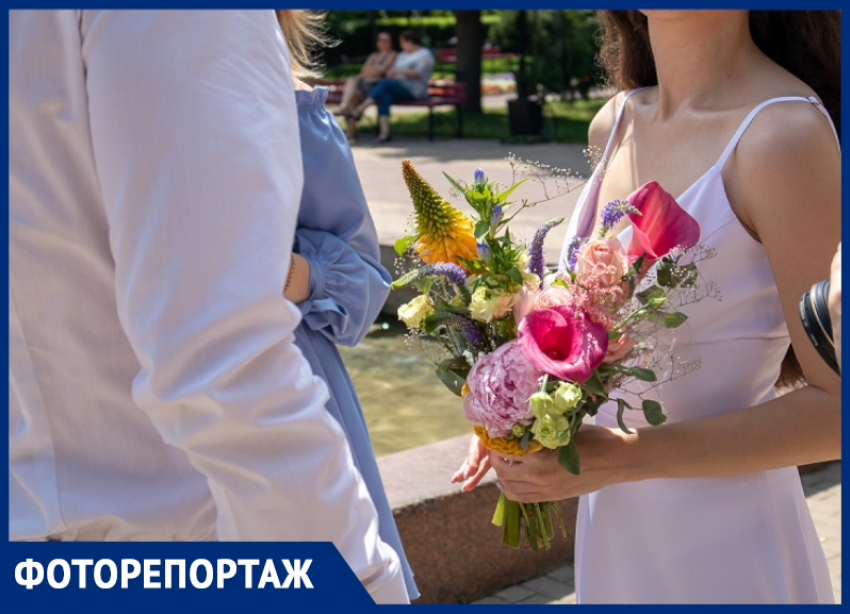  Счастливые молодые, влюбленные: как выглядят пары сразу после регистрации брака в Воронеже 
