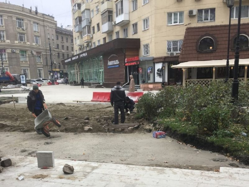 Стартовала укладка мостовой около памятника Никитину в центре Воронежа