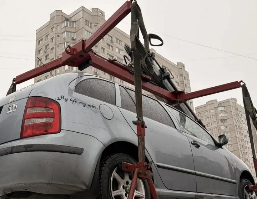 Старенькую иномарку с популярным девизом арестовали у воронежского авторынка