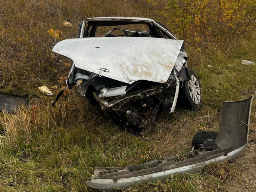Водитель «пятнашки» перевернулся на машине и погиб в Воронежской области