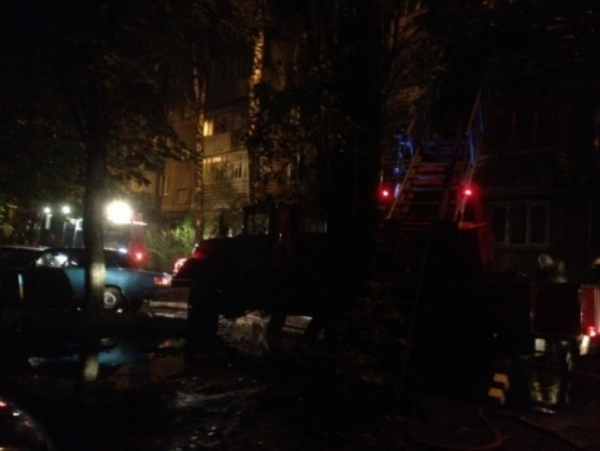 При пожаре в Коминтерновском районе пострадала пожилая женщина