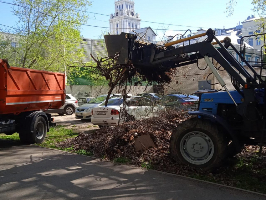 «ПИК-Комфорт» ответил на обвинения в постановочной уборке двора в Воронеже