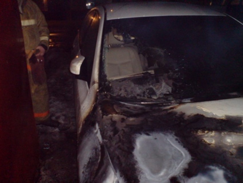 В Воронеже на Московском проспекте сгорела иномарка