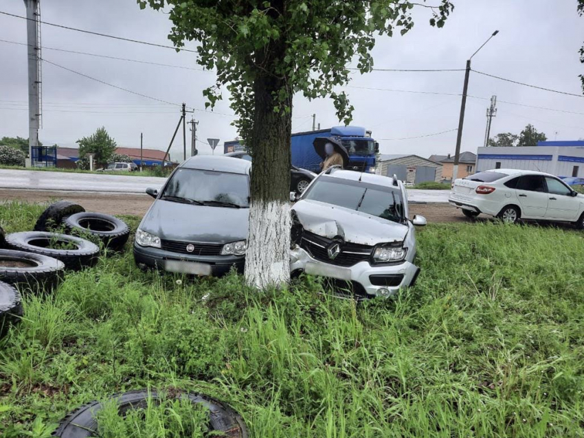 73-летний автомобилист нарушил ПДД и попал в аварию под Воронежем