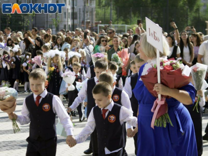 Опрос Билайна: почти каждый второй пользователь планирует покупки к 1 сентября с помощью нейросетей