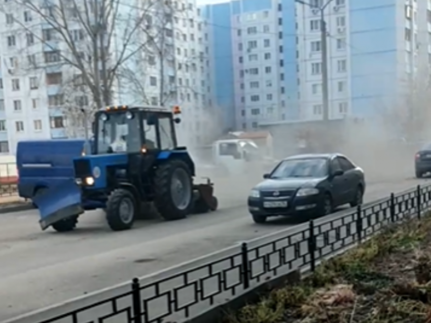 Пыльную бурю, рожденную коммунальщиками, объяснили в мэрии Воронежа 
