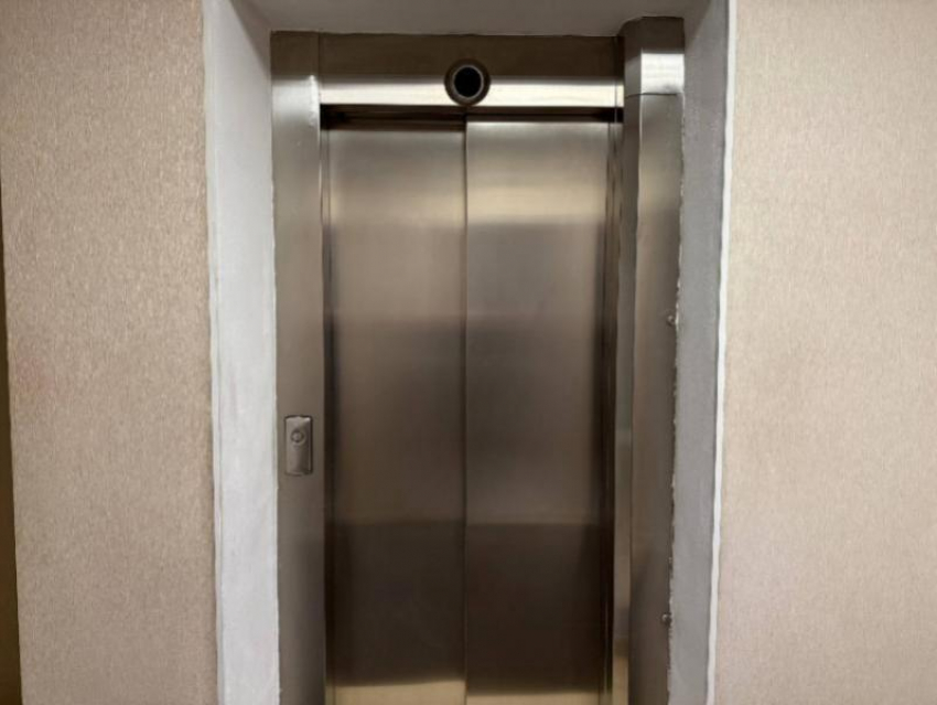 Воронежец провел всю ночь в застрявшем лифте