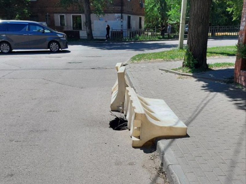“Бомбу замедленного действия” заметили на дороге в Воронеже