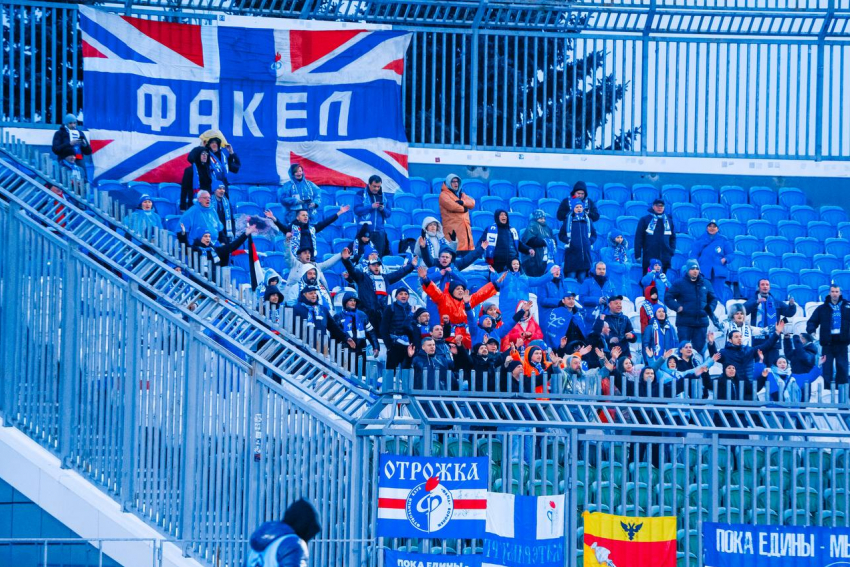 Фанаты воронежского «Факела» попали в передрягу 