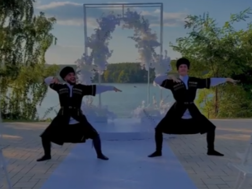 Зажигательный тренд под Газманова повторили воронежские танцоры