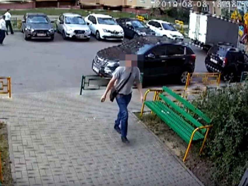 Воронежцев предупредили об извращенце, нападающем на женщин в лифте