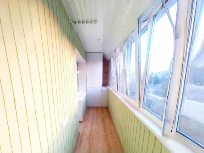 Товар дня: отделка и остекление балконов и лоджий от компании «КАКСВОИМ»