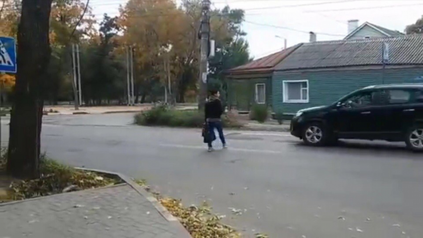 Неутешительный видеоэксперимент над автомобилистами и пешеходами Воронежа опубликовали в Сети