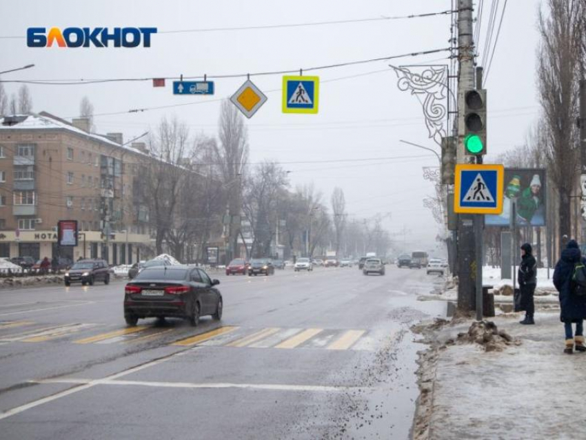 Об опасном ветре и гололеде предупредили воронежцев