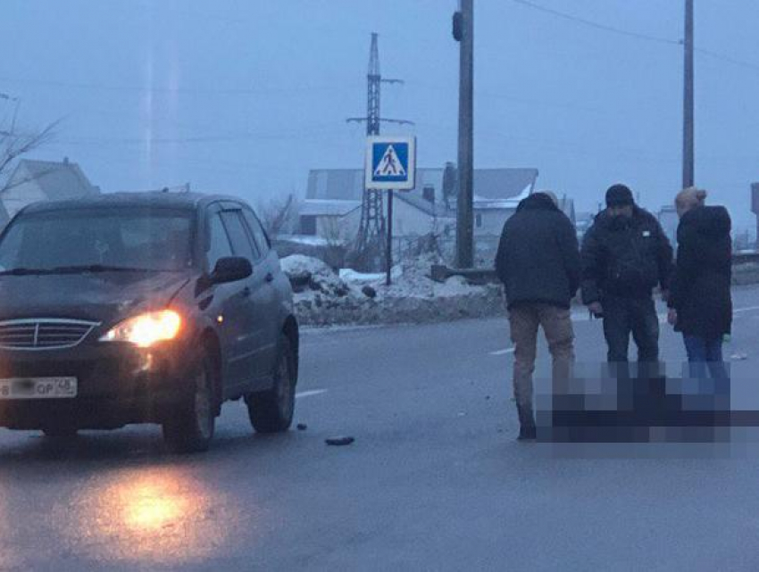 Иномарка с номерами «ВОР» сбила насмерть девушку на окружной в Воронеже