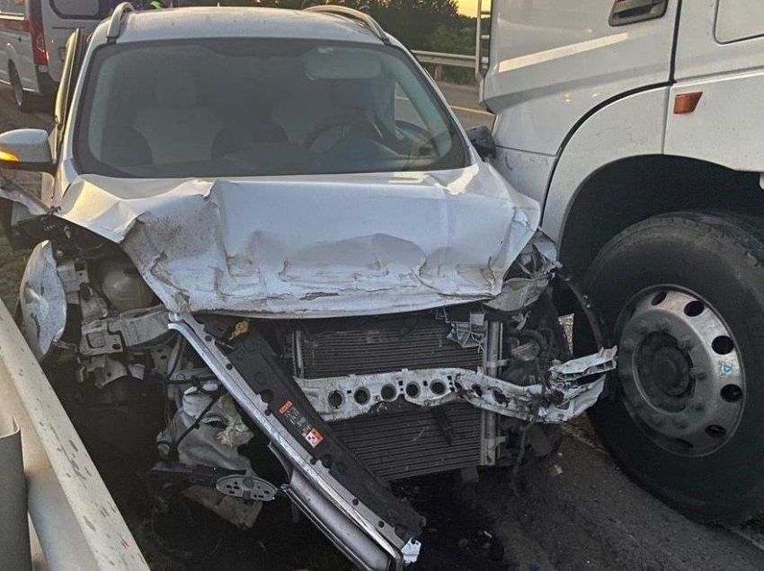 Фура с надписью «я тебя не вижу» устроила массовое ДТП на М4