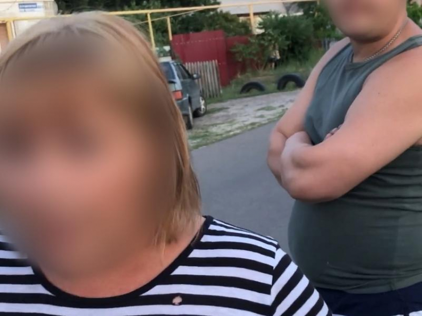 «Устроили детскую площадку на проезжей части»: водитель и пешеходы вступили в страшный скандал в Воронеже 