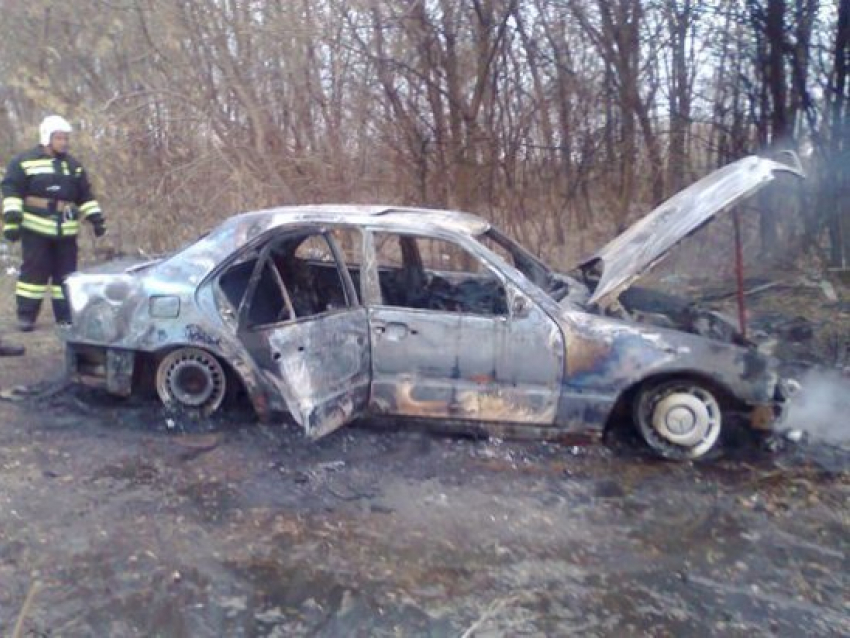 В Воронеже по неизвестной причине сгорел «БМВ»