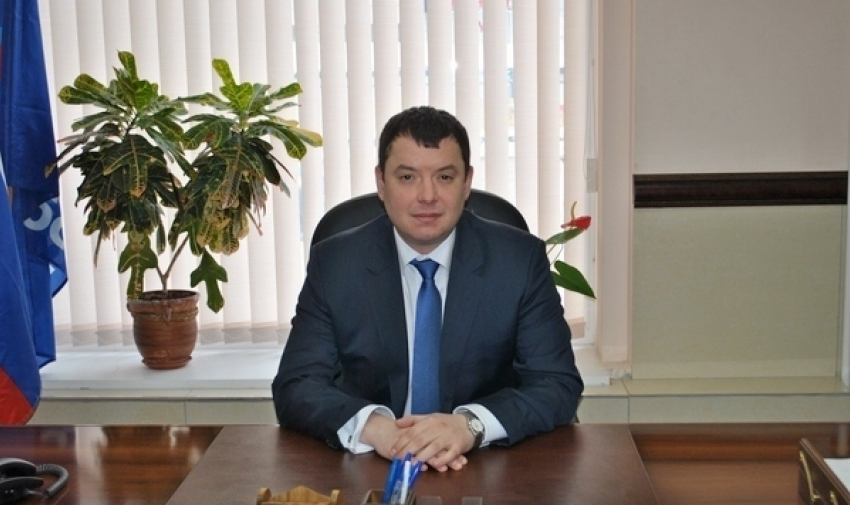 Депутат Михаил Гусев за год переехал из дома в квартиру