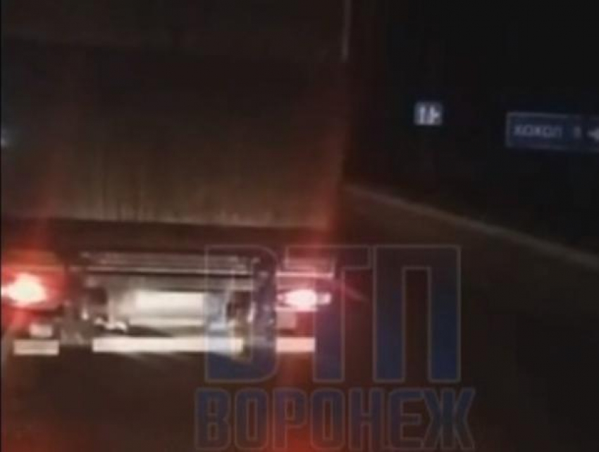 Под Воронежем последствия смертельного ДТП с фурами попали на видео