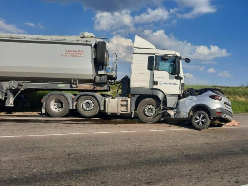 Мама и две дочери погибли на месте: водитель фуры ответит за ДТП под наркотиками в Воронежской области