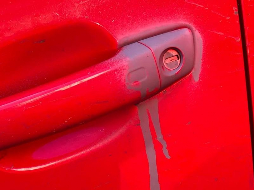В Воронеже автомобили массово стали жертвами вандалов с баллончиками
