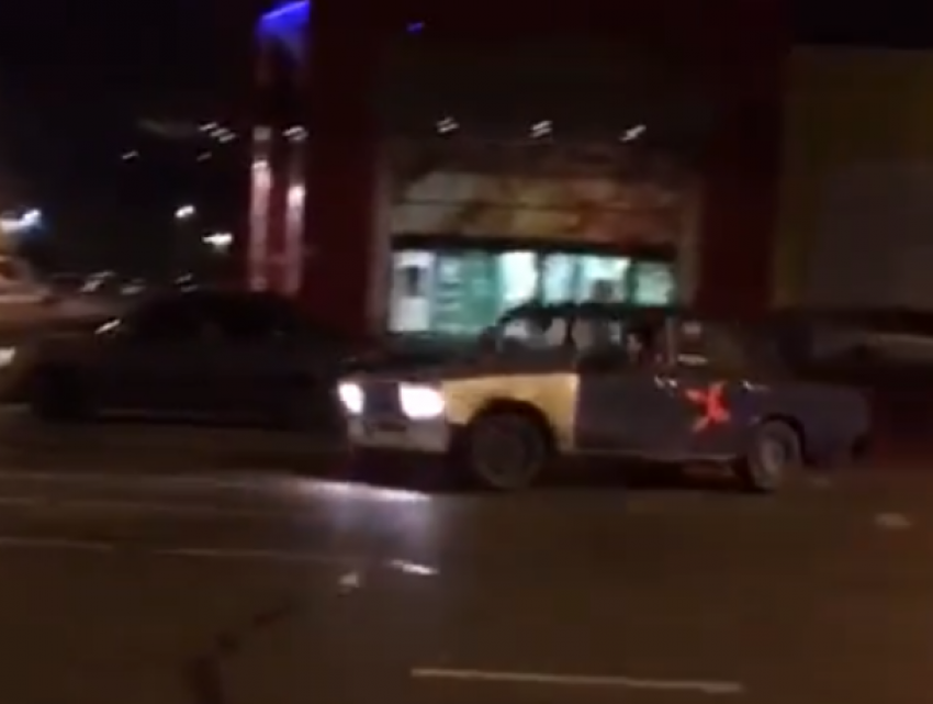 Громкий дрифт ВАЗа на парковке в Воронеже попал на видео