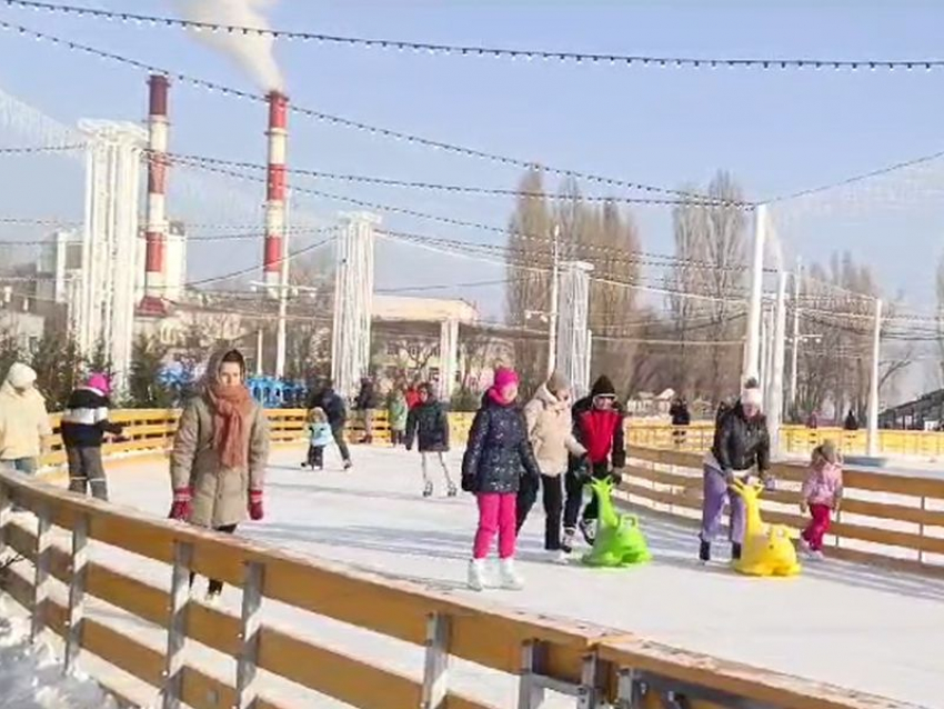 Опубликовано видео воскресных катаний воронежцев на обновленной Адмиралтейской площади