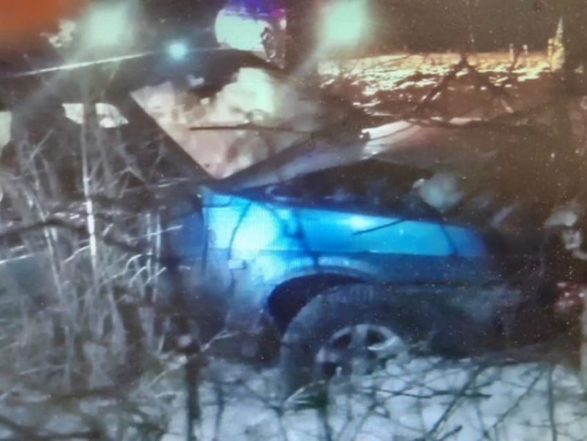 Водитель попал в больницу после вылета на машине в кювет под Воронежем