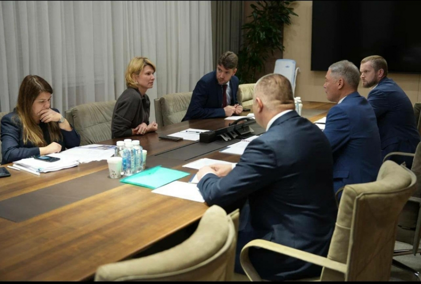 Развитие аграрного сектора в Воронежской области обсудили на встрече с главой минсельхоза России