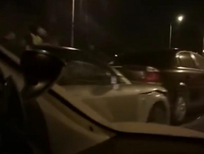 В Воронеже «паровозик» из иномарок сняли на видео