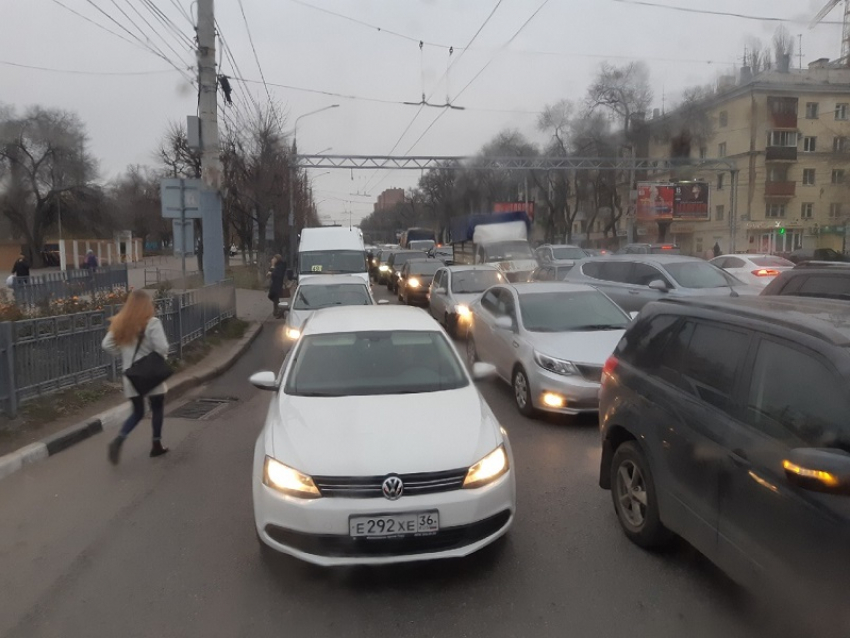 Два ДТП стали причиной сверхпробки в Воронеже 