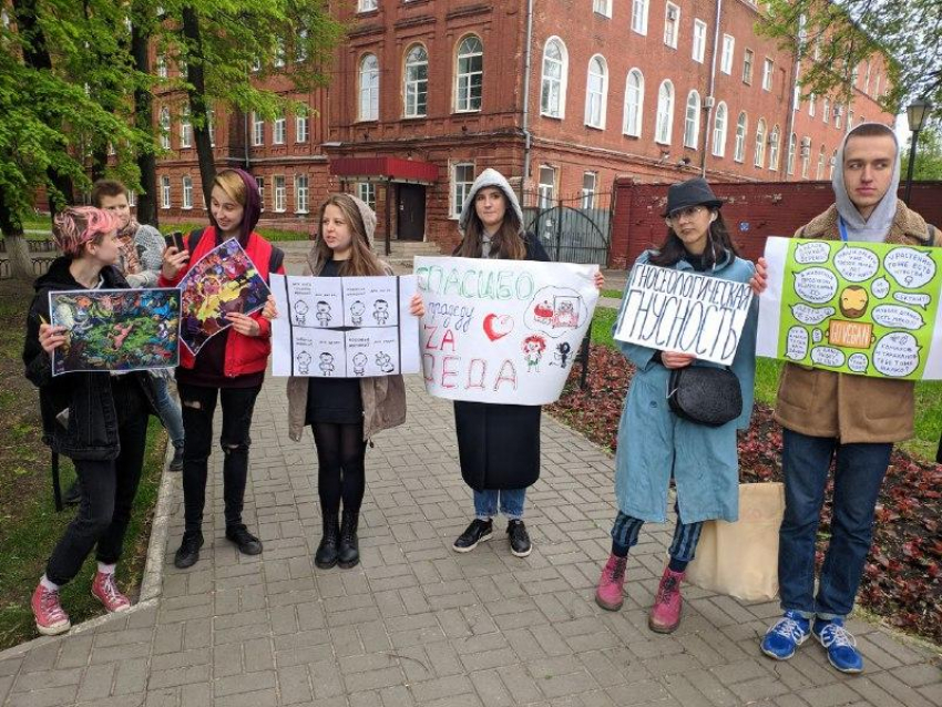 Абсурдную монстрацию устроили на Первомай в Воронеже