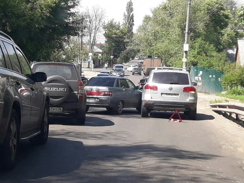 ДТП на Солнечной парализовало движение в Северном микрорайоне Воронежа