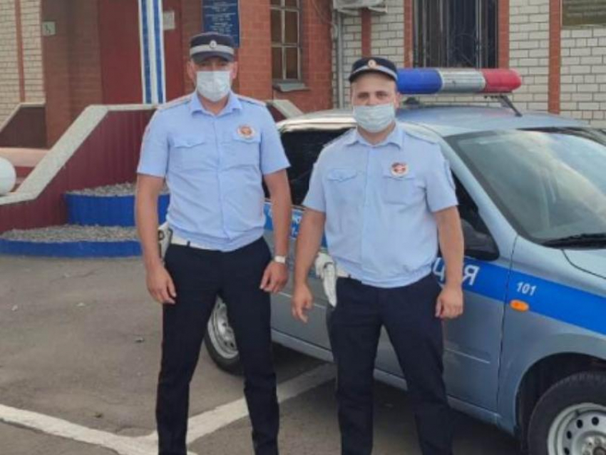 Успеть за 40 минут: полицейский дуэт из Воронежа домчал отчаявшуюся семью с трассы до вокзала 